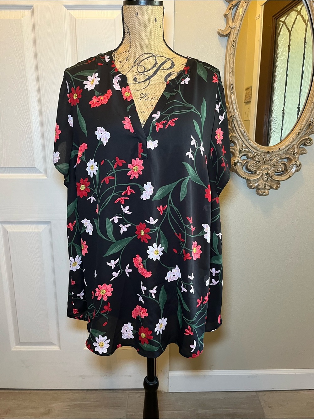 torrid Black Floral V-Neck Short Sleeve Tunic Top